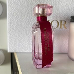 victoria secret perfume.(bombshell magic)